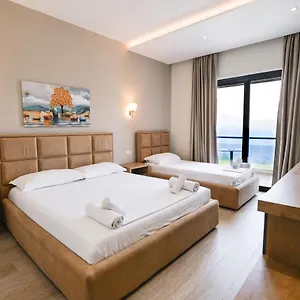 Hotel Roalb, Radhime